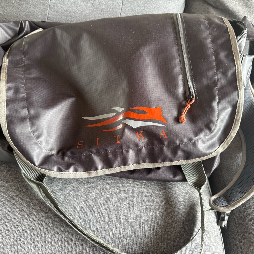 SITKA duffle bag  great condition  only used a few times